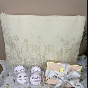 Dior Cream Women's Cosmetics Bag with set of four bath bombs